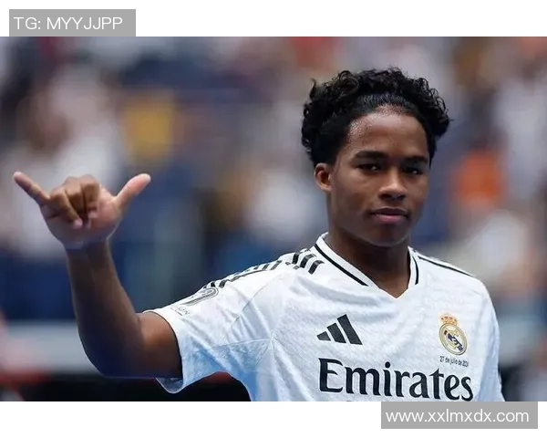 里昂逆袭皇马2-1绝杀瞬间引发全场狂欢转会传闻再起